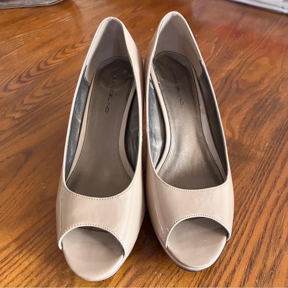 Bandolino Tan Peep Toe Pump 3” Size 8.5